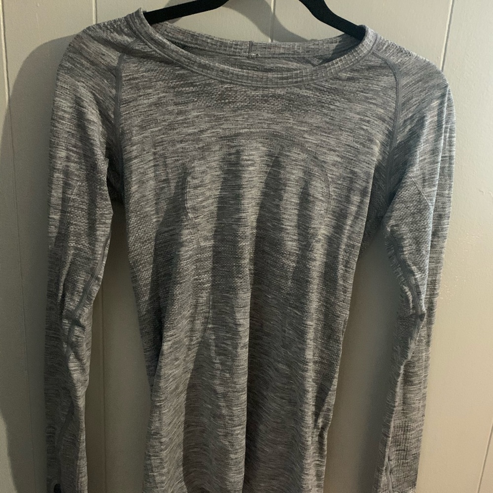lululemon size 4 long sleeve